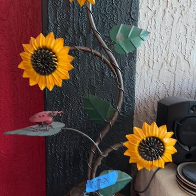 Sunflower Statue 21 1/2 X 31 X 9 Made Of Metal