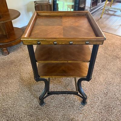 18 X18 X 28 Tall Table W 2 Shelves