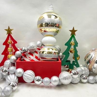 Large Ornaments & Holiday Items