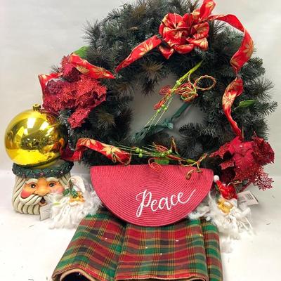 Wreath & Holiday Kitchen Decor