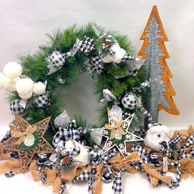 Plaid Farmhouse Holiday Decor