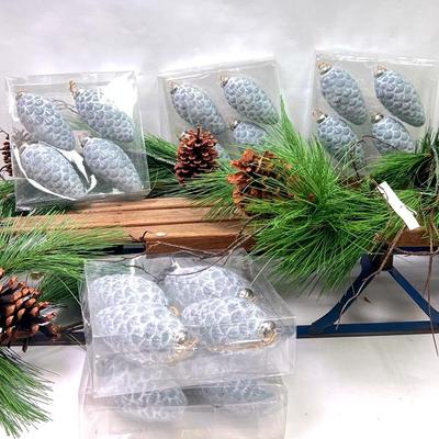 Decorative Sleigh, Ornaments & Garland!