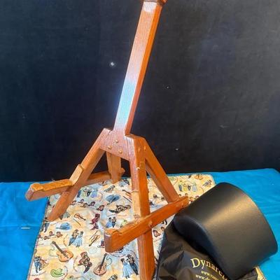 Dynarette guitar rest and wooden wooden guitar stand