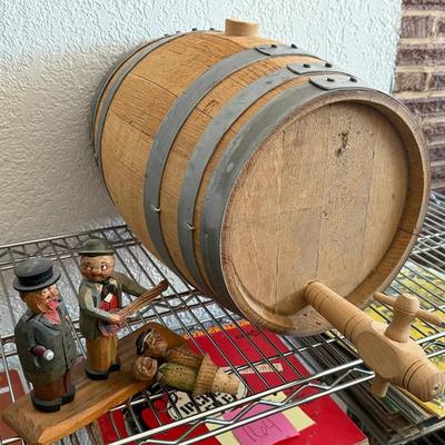Miniature oak barrel accessories