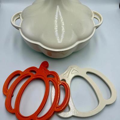 Cast Iron Pumpkin Garlic Dutch Oven & Trivets Technique
