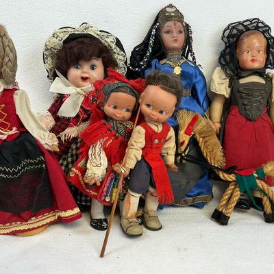 A Variety Of Ethnic Dolls, 7 Pieces