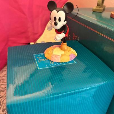 Sale Photo Thumbnail #40: Disney collect