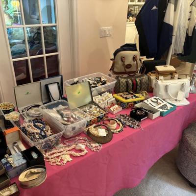 Sale Photo Thumbnail #4: Large collection of costume, jewelry