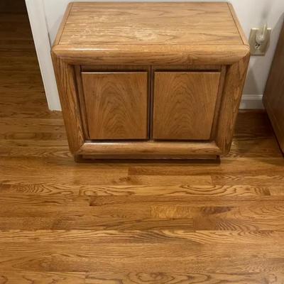 Thomasville Vintage Wood Nightstands