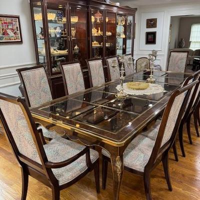 Elegant Dinning Table