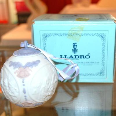 Sale Photo Thumbnail #243: Lladro Ornament 