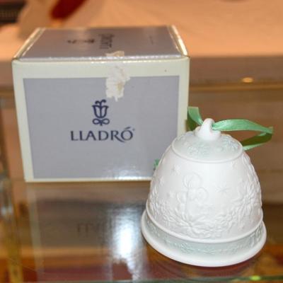 Sale Photo Thumbnail #244: Lladro Ornament 
