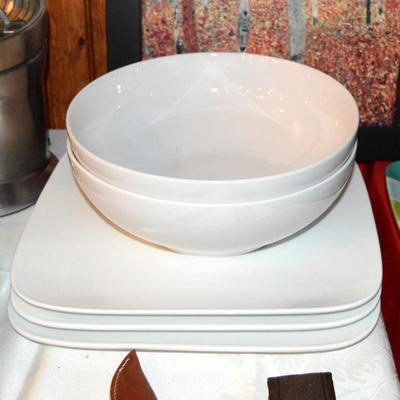 Sale Photo Thumbnail #314: Nice Plates and Bowls 