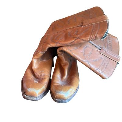 Vintage, Vintage, Vintage!!! Women's Frye Boots
This is the classic Harness boot, be stylin!