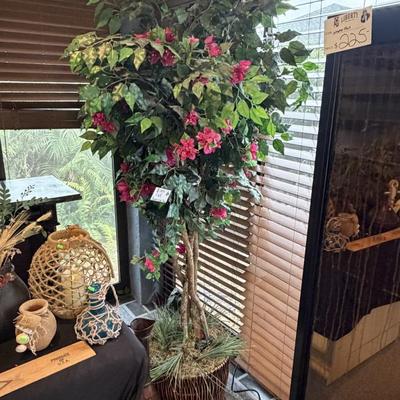 This artificial bougainvillea tree is absolutely stunning — a lifelike burst of color and elegance.