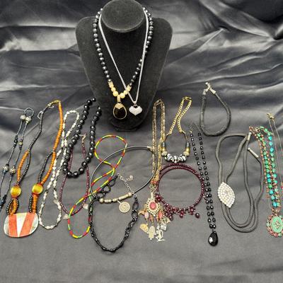 Costume & Beaded Necklaces Lot – Multi-Style Fashion Jewelry with Charms & Pendants