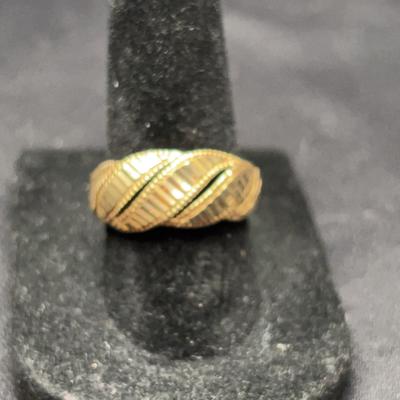 Yellow Gold 10k Wide Textured Diagonal Leaf Design Band Ring | Total Weight 2.62g | Size 7