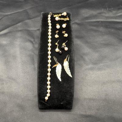 Yellow Gold 14K Pearl Earrings And Bracelet | 13.05g Total Weight
