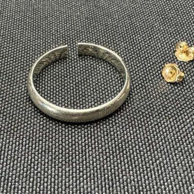 Yellow Gold 14K Mismatched Earrings & Ring Lot | Total Weight 5.54g