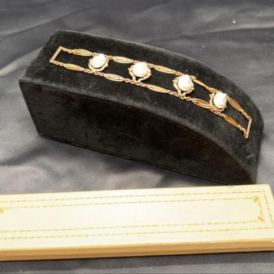 10K Gold Cameo Bracelet | Total Weight 10.89g | 5 Cameos in Filigree Links