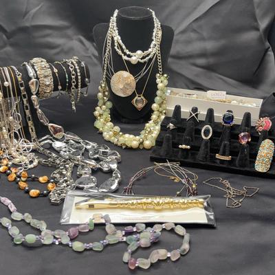 Costume & Fashion Jewelry Lot | Rings, Necklaces & Bracelets 