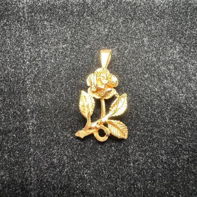 14K Yellow Gold Rose Pendant | Evaluated by Jeweler | 1.59g Total Weight