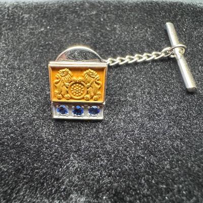 Yellow Gold 10k Pin With Sapphire Colored Stones | 2.12g 