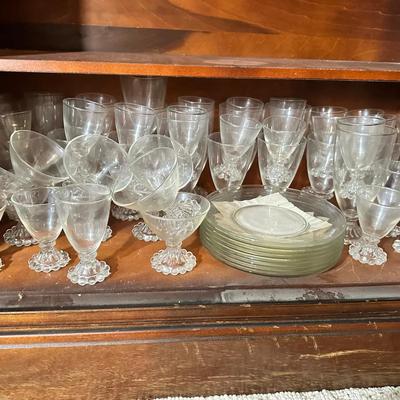 Cabinet Shelf Of Glassware/barware