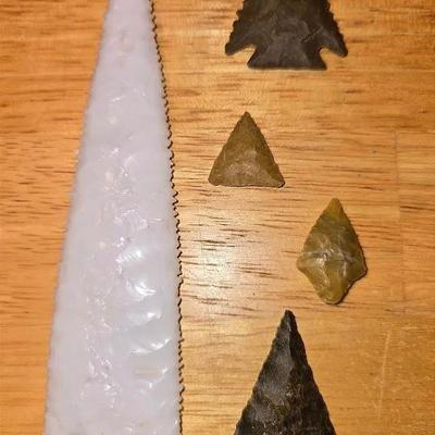 5 Native American Arrowheads Handmade Antiques
