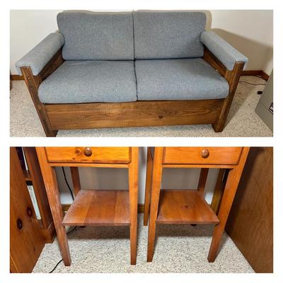 This End Up Sleeper Sofa And 2 End Tables