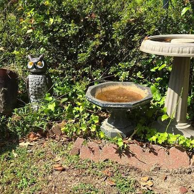 Garden Lot: 3 Bird Baths, 2 Planters, Plastic Owl 