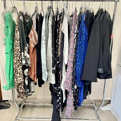 Women’s Rack Of Clothing (plus Sz) Feat. CeCe Green Dress And More 