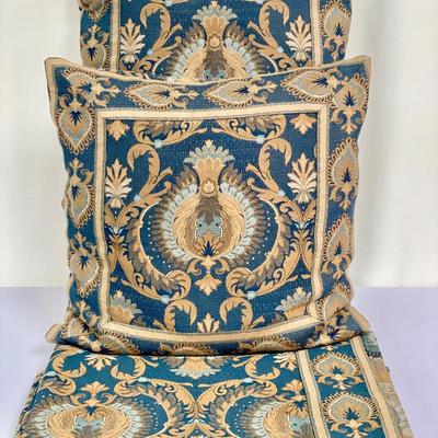 Gorgeous Tapestry King Size Blanket With Matching Pillows 