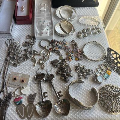 Sale Photo Thumbnail #169