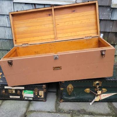 Sale Photo Thumbnail #14: Assorted chests/foot lockers 