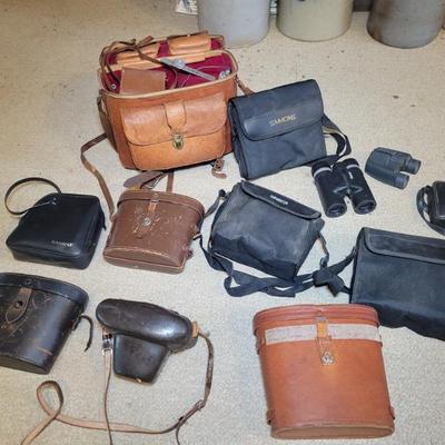 Sale Photo Thumbnail #107: Another vintage camera group.