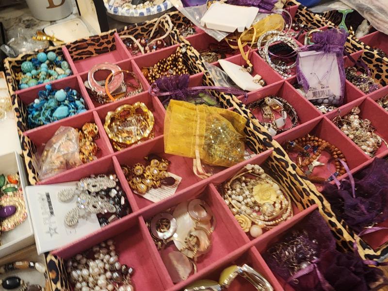 Sale Photo Thumbnail #152