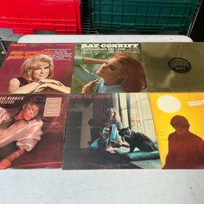 Sale Photo Thumbnail #104: Lot of 6 Vintage Pop LPs featuring Carole King's "Tapestry"
