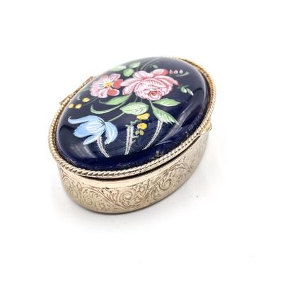 Sale Photo Thumbnail #152: Vintage Floral Enamel & Gilt Metal Pill Box