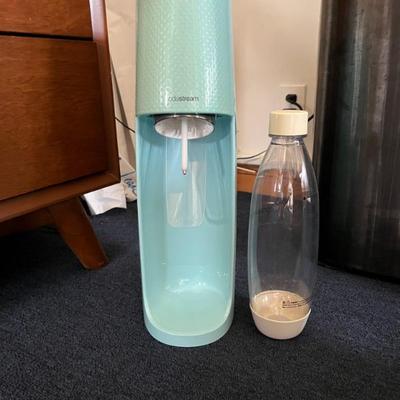 Sale Photo Thumbnail #3: SodaStream with 1 bottle 