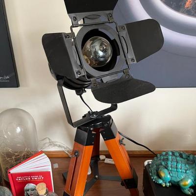 Sale Photo Thumbnail #5: Directors Style Table Lamp