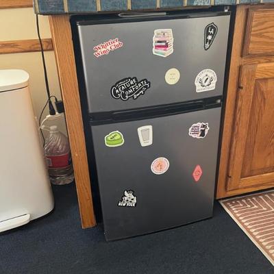 Sale Photo Thumbnail #43: Small Fridge Freezer 19x32x20