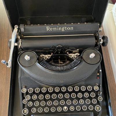 Sale Photo Thumbnail #80: Vintage 1940s Deluxe "Noiseless" Typewriter w/Original Case.
