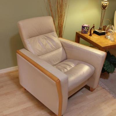 Sale Photo Thumbnail #17: STRESSLESS SOFA
