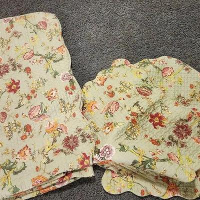 Floral Beadspread & Two Shams
