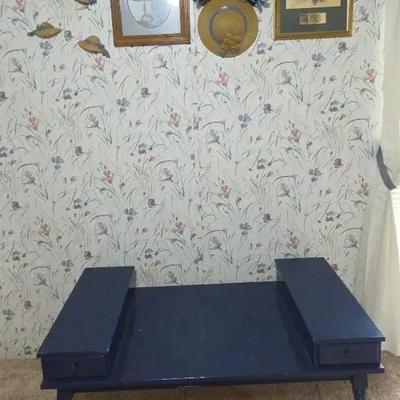 Blue Table With Home Interiors Pictures & Wall Hangings 