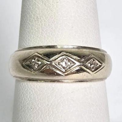 14K White Gold Embossed Ring - Size 6