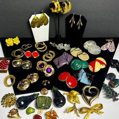 Costume Jewelry - Gold-Tone & More Clip-On Earrings & Brooches 