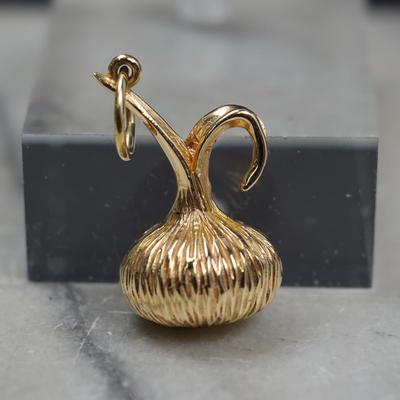 14K Gold Walker Christopher Bermuda Onion Pendant - 1" Long