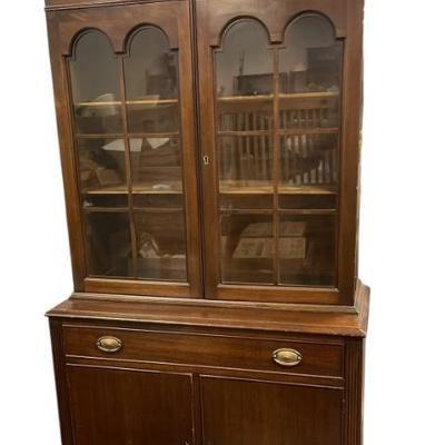 Sale Photo Thumbnail #82: VINTAGE MAHOGANY BOOKCASE CABINET
